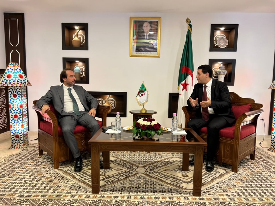 In pictures.. Hammadi receives the head of the Algerian Economic Renewal Council - Al-Hiwar Al-Jazairia