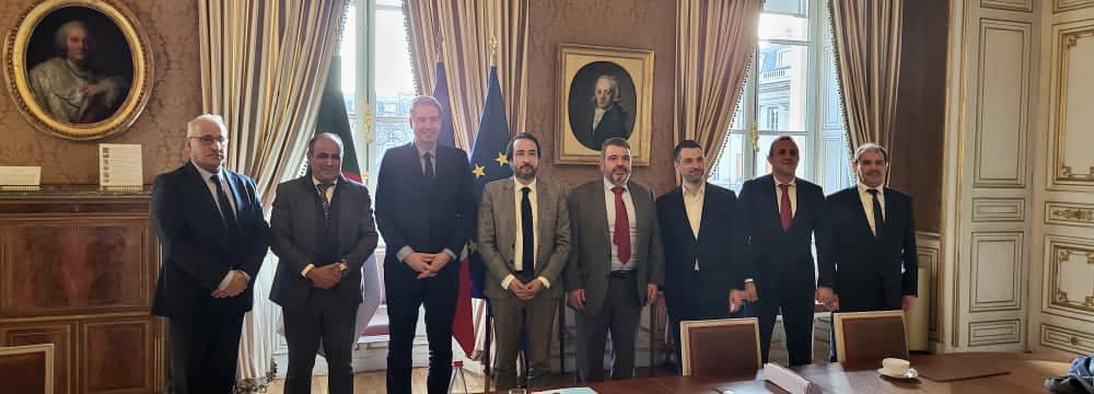 Kamal Mawla discusses with Olivier Beckett export opportunities to France - Al-Hiwar Algeria