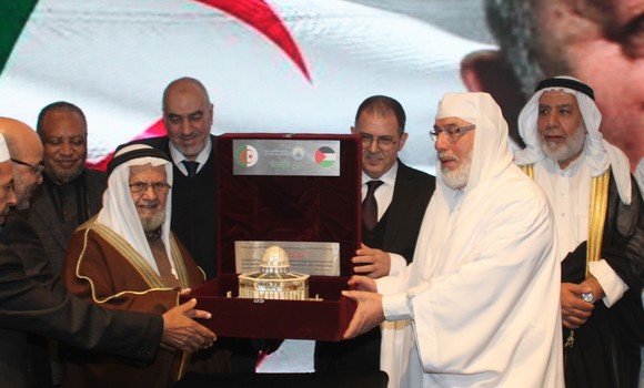 President Tebboune is honored by the Global Coalition in Support of Jerusalem and Palestine - Al-Hiwar Algeria