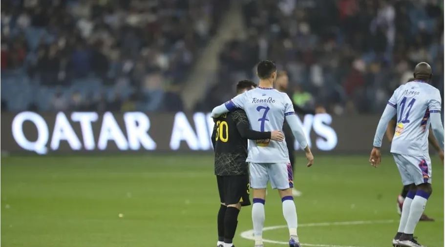 A friendly hug between Ronaldo and Messi in Riyadh catches the eye - Al-Hiwar Al-Jazaeryia