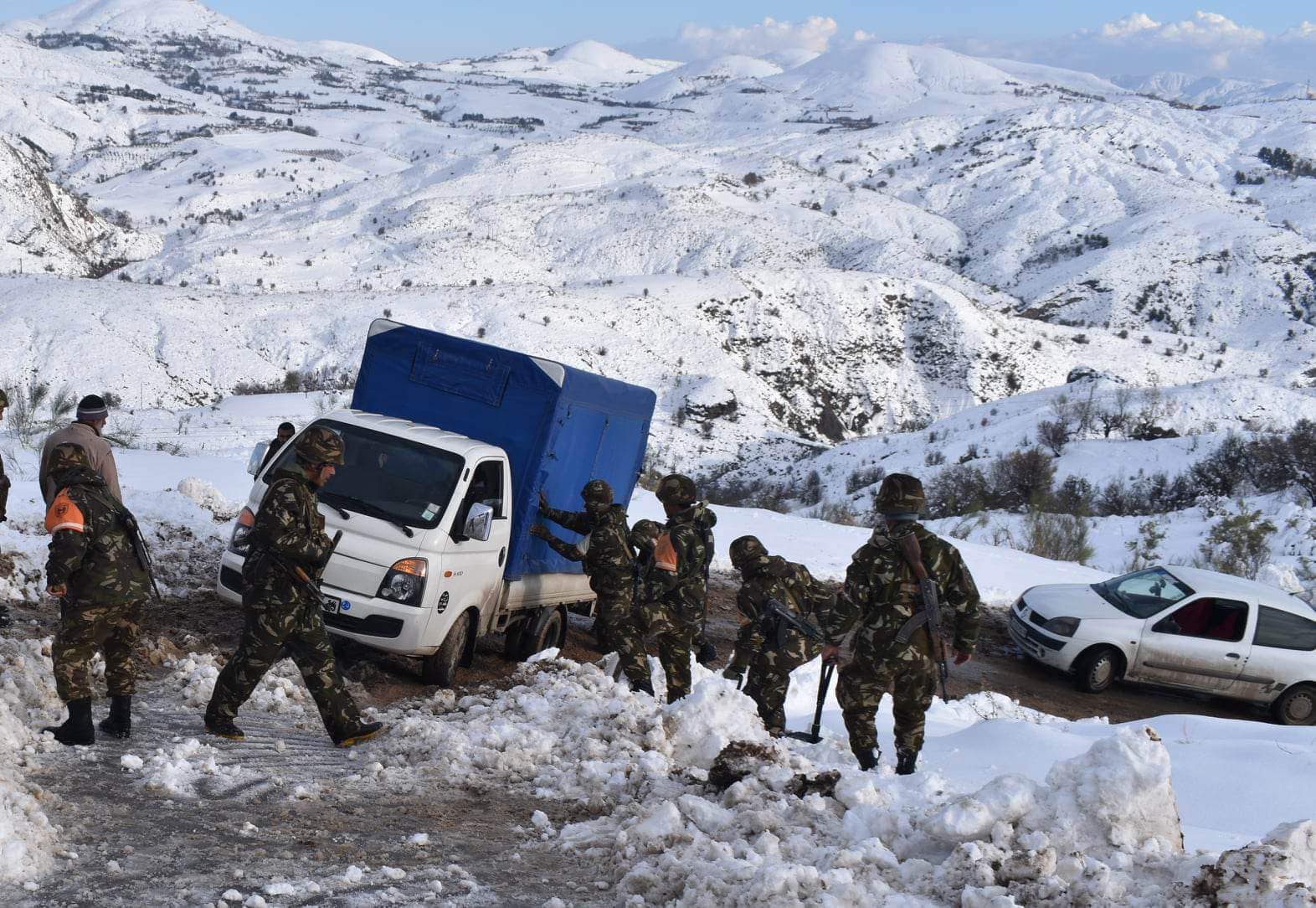 In pictures.. Army detachments continue operations to open roads and tracts in Setif and Jijel - Al-Hiwar Algeria