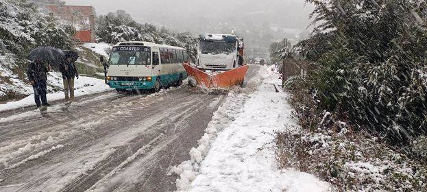 Reopening of road axes that were closed by snow in the Algerian states of Al-Sharq - Al-Hiwar