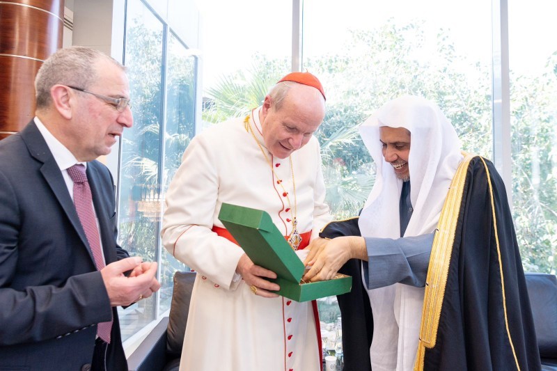 In a visit announced by the Vatican at the invitation of the Muslim World League.. Al-Issa meets the Archbishop of Vienna in Riyadh - Al-Hiwar Al-Jazaeryia