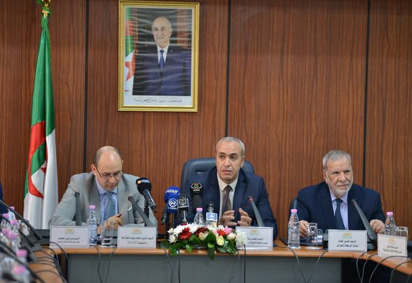 The Finance Committee listens to the directors of the Bank of Agriculture and Rural Development and Al Baraka Bank - Al-Hiwar Algeria