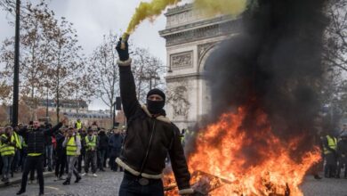 Massive protests in France, and Macron refuses to back down - Al-Hiwar Al-Jazaeryia