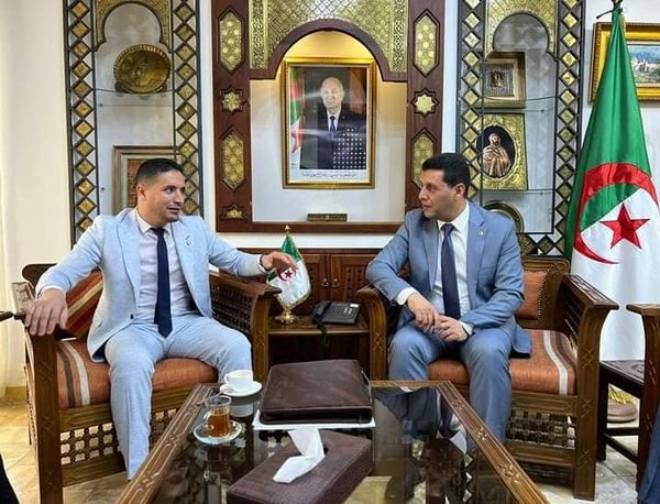 Pictures.. Hammadi receives the representatives of the state of Blida - Al-Hiwar Algeria