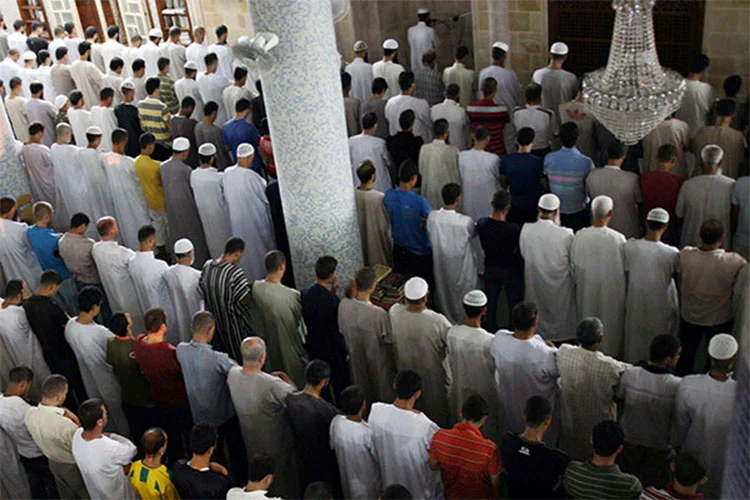 Tarawih prayers in 20,000 mosques and Belmahdi calls for mitigation - Al-Hiwar Al-Jazaeryya