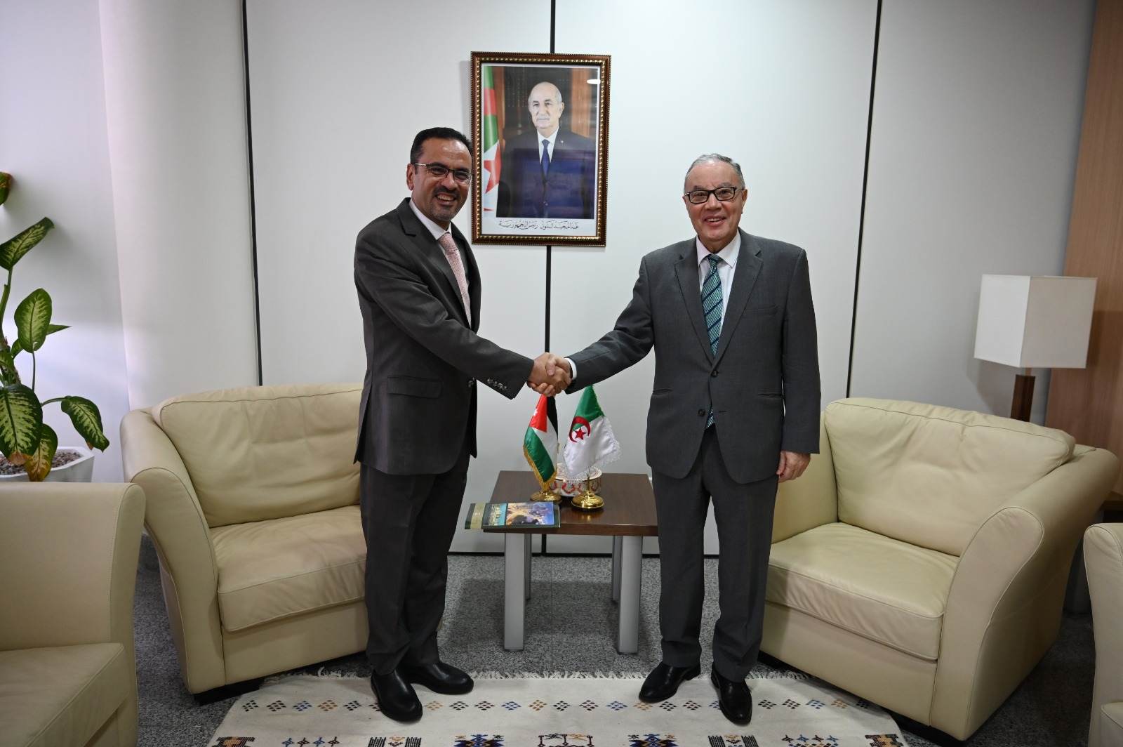 Ammar Blani receives the Ambassador of the Kingdom of Jordan to Algeria - Al-Hiwar Al-Jazaeryia