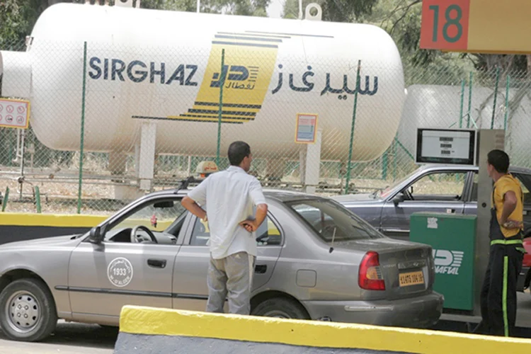 Arkab: The need to work on generalizing the conversion of vehicles to gas fuel - Al-Hiwar Algeria