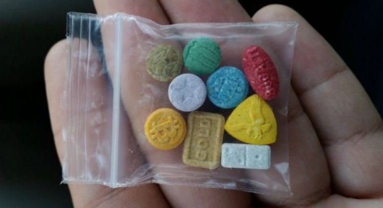 Foiling 10050 hallucinogenic tablets of the type "Ecstasy" in the port of Algiers - Al-Hiwar Al-Jazaeryia