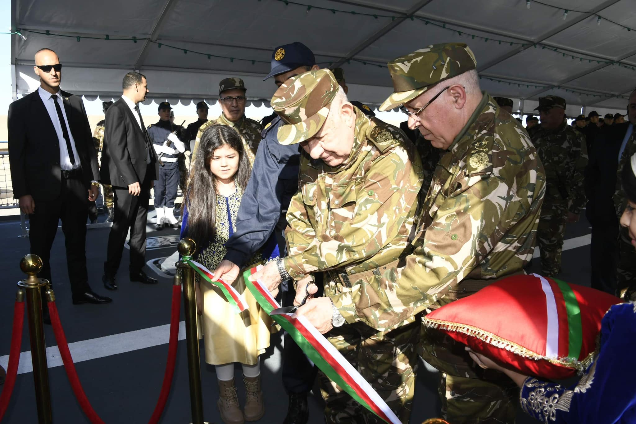 Lieutenant General Al-Said Chanegriha supervises the inauguration of the circumnavigation of the high seas "Al-Mustadi" - Al-Hiwar Al-Jazairia