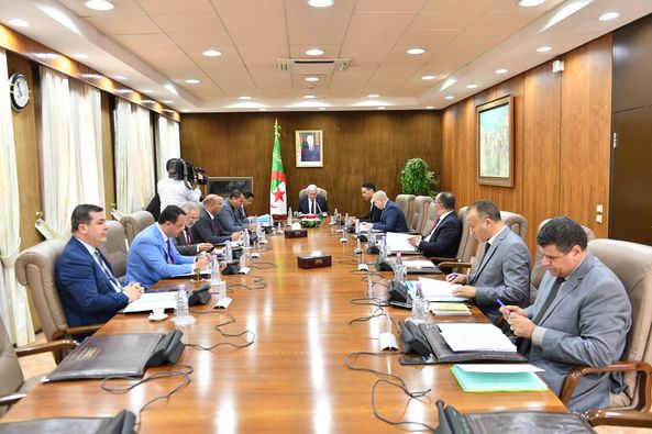 Ibrahim Bougali chairs a meeting of the office of the National People's Assembly - Al-Hiwar Al-Jazairia