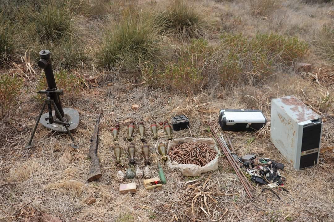 Recovering a quantity of weapons in a qualitative operation for the Algerian army detachments - Al-Hiwar