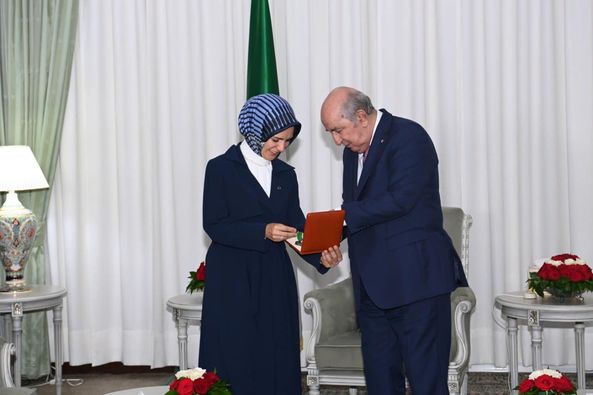 In pictures.. President Tebboune bestows a medal worthy of the Turkish Ambassador to Algeria - Al-Hiwar Al-Jazaeryia