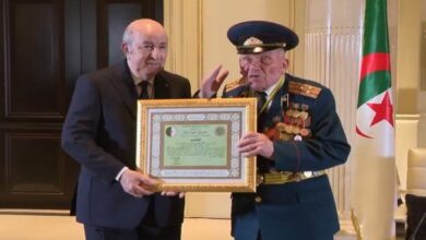 President Tebboune bestows the Order of the Partner to the friend of the revolution, Andriyko Lovech-Bavenko - Al-Hiwar Al-Jazaeryia