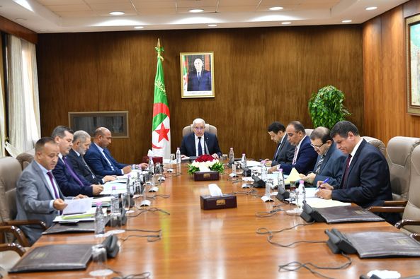 The office of the council is studying proposed amendments to the texts of the profession of judicial record and the protection of state lands - the Algerian dialogue