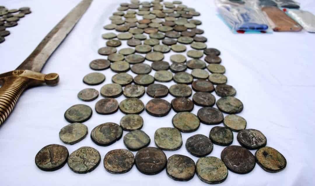 Tebessa... Seizing 2387 ancient coins according to Sharia law - Al-Houwar Al-Jazairia