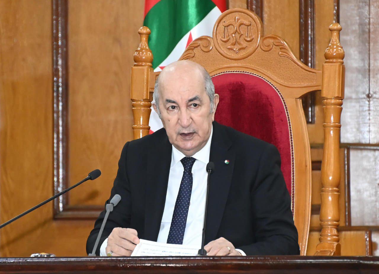 الرئيس تبون: الجزائر تواصل الانجازات بفضل سواعد ابنائها في مختلف المجالات - الحوار الجزائرية