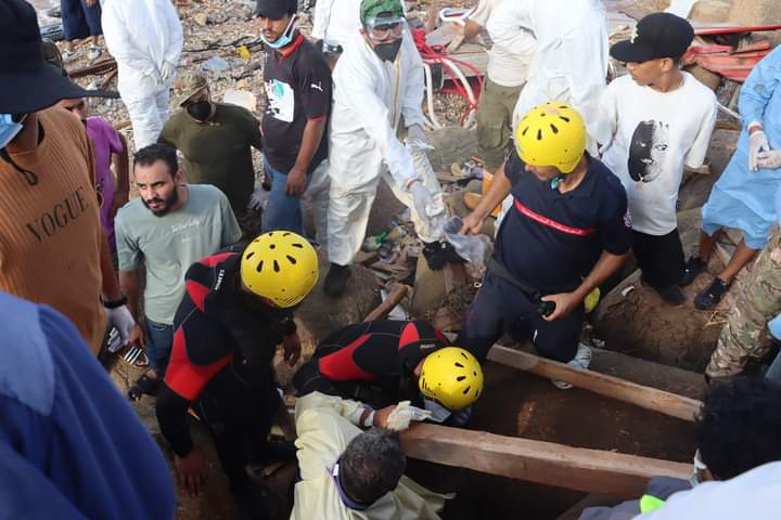 Algerian Civil Defense retrieves 11 bodies from under the rubble in Libya
