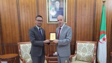 Health Minister Abdelhak Saihi receives the Malaysian ambassador to Algeria - Al-Hiwar Al-Jazaeryia