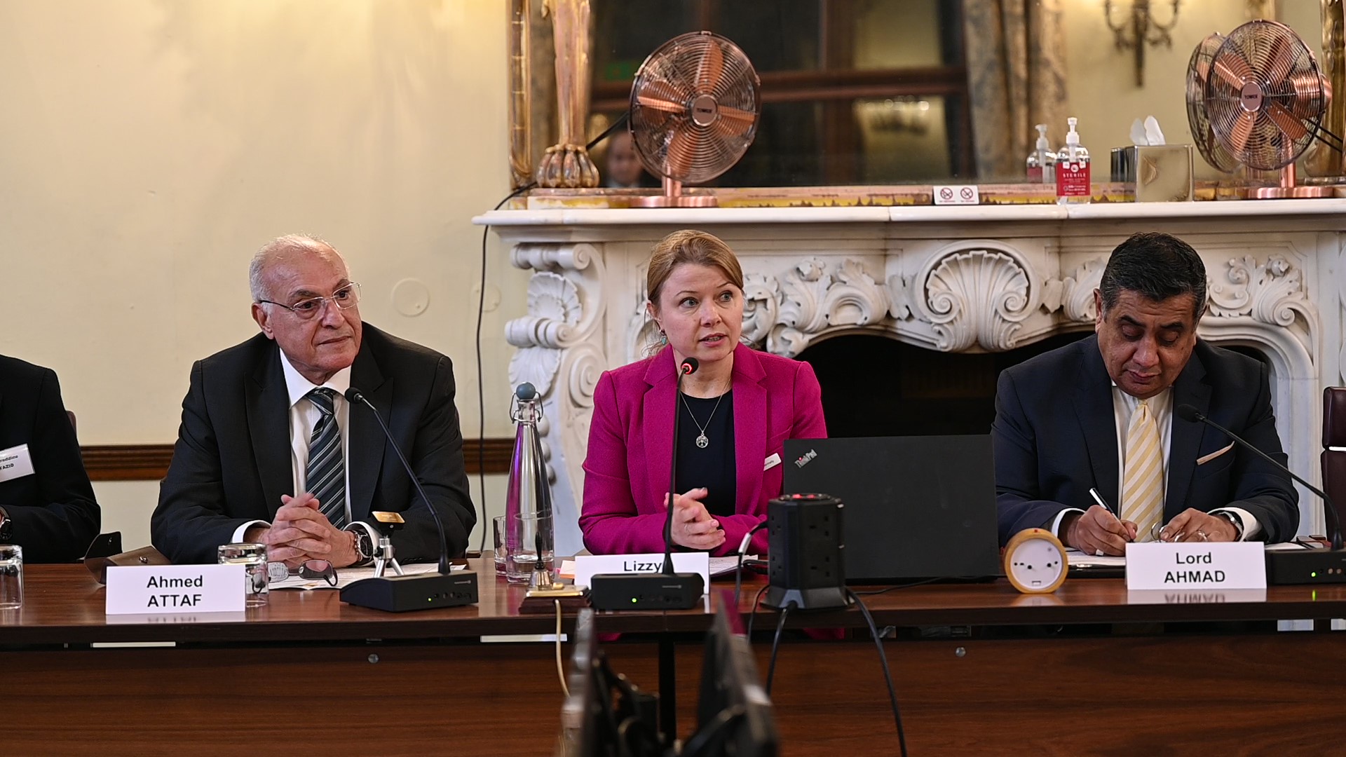 Attaf meets in London with British economic agents and businessmen - Algerian Dialogue