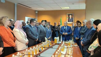 Zitouni praises the efforts of tires and workers in the trade sector during Ramadan and the Eid al-Fitr holiday - Algerian Dialogue